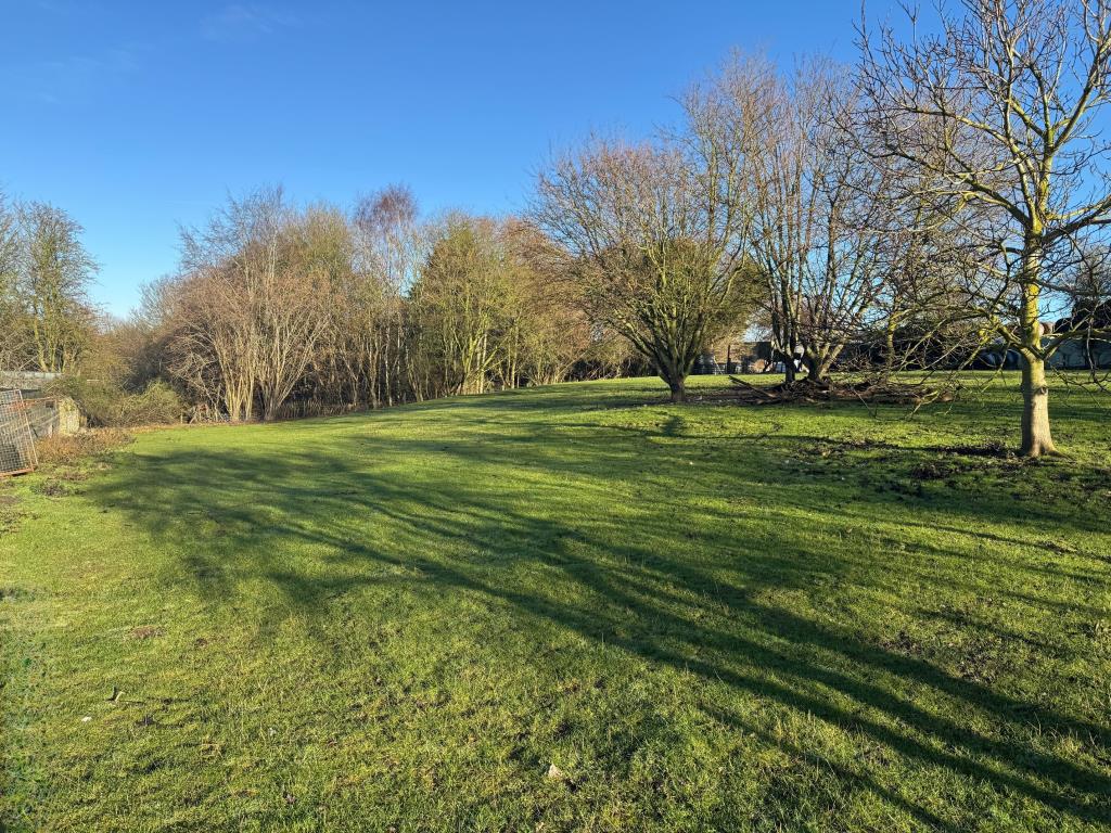 Lot: 83 - A PAIR OF SEMI-DETACHED COTTAGES IN POPULAR LOCATION AND LAND EXTENDING TO APPROX. 1.3 ACRES IN TOTAL - Top paddock